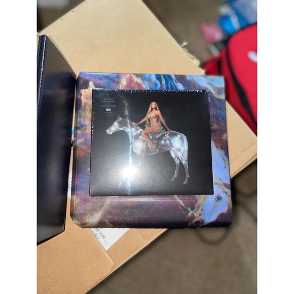 Renaissance [act i] Box Set - Pose 2 (Beyoncé) - Picture 10 of 12
